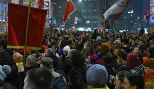 Na ulici nepregledna množica ljudi: protest bo trajal 18 ur #video