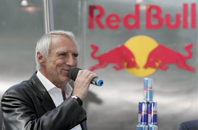 Energijska pijača, ki jo je Red Bull začel prodajati leta 1987, mu je omogočila izjemno razkošno in samosvoje življenje. V smokingu ga tako rekoč niso videli nikoli, vselej je nosil zgolj kavbojke. Imel je svoj otok v otoški državi Fidži in posestva na nekaterih najbolj luksuznih lokacijah na svetu.  | Foto: AP / Guliverimage