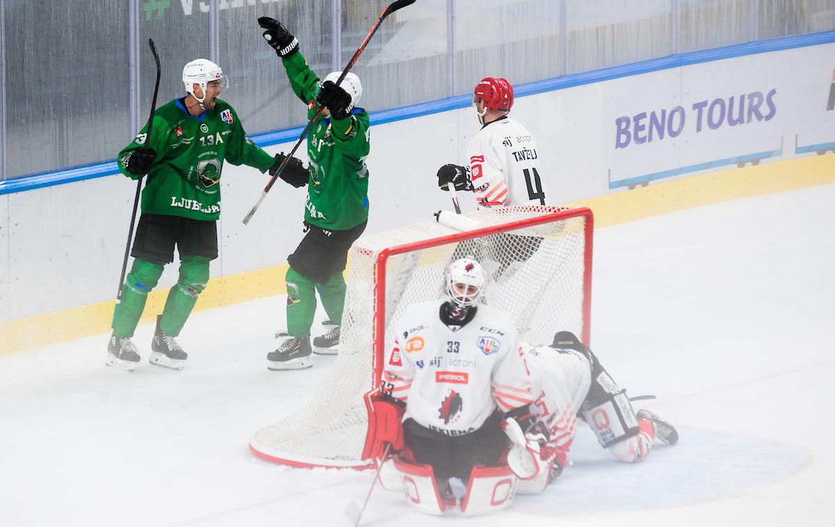 Večni derbi: Olimpija - Jesenice | Hokejisti Olimpije so v soboto visoko, s 6:1, premagali Jeseničane. Točk še niso vknjižili, saj bodo te podelili šele po četrtkovem derbiju na Jesenicah, ko bodo sešteli rezultata obeh tekem. | Foto Grega Valančič/Sportida