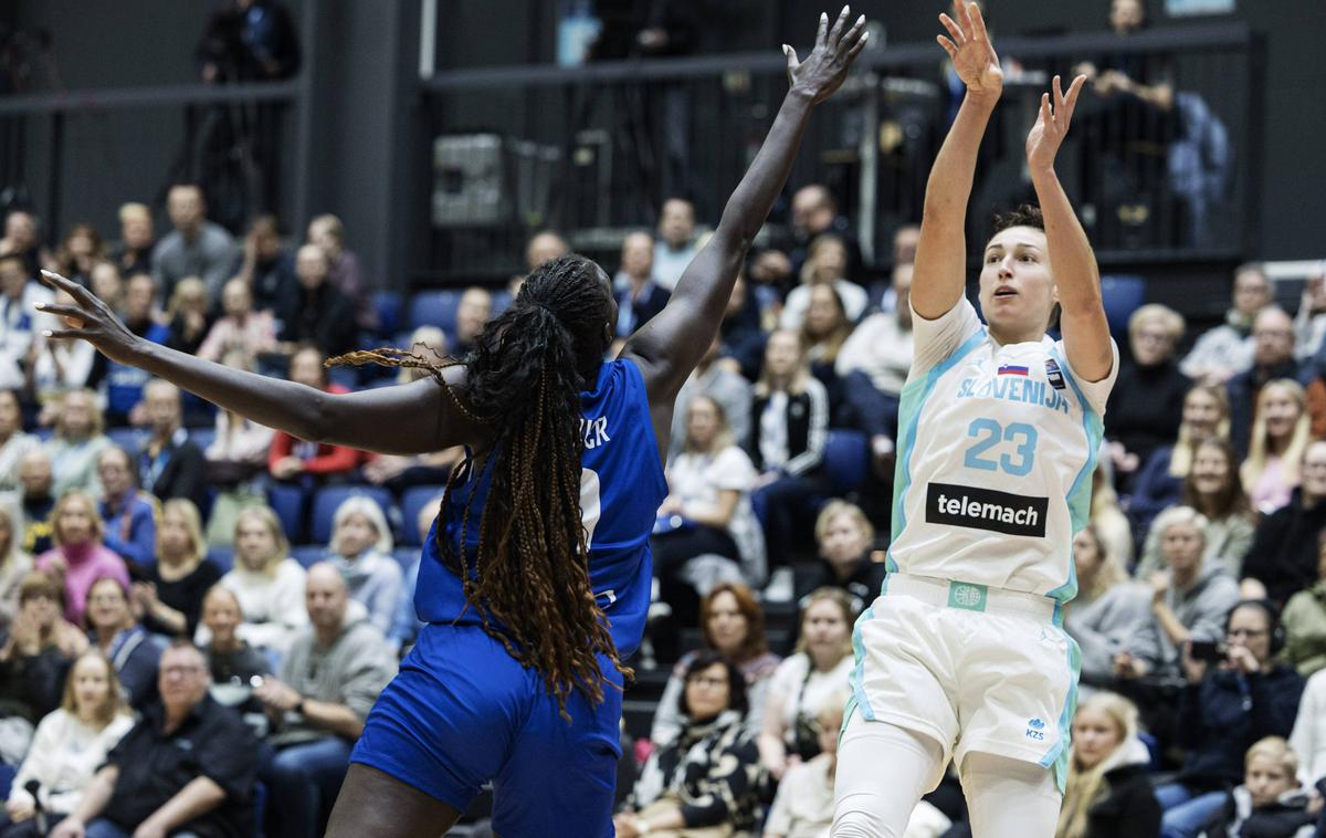 Jessica Shepard, slovenska ženska košarkarska reprezentanca | Jessica Shepard je dosegla 30 točk, imela kar 17 skokov ter dodala še pet podaj. | Foto Guliverimage