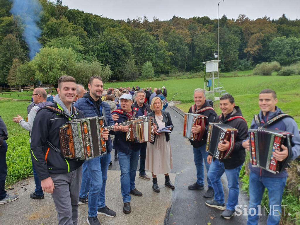 Vremenska postaja v spomin Robiju Erjavcu