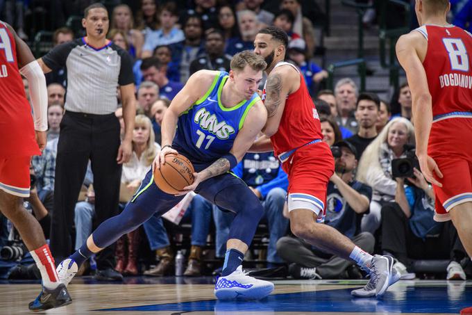 Luka Dončić je v drugem polčasu dosegel kar 17 točk. | Foto: Reuters