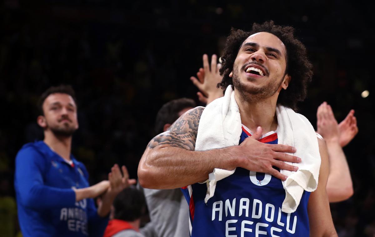 Shane Larkin | Shane Larkin je dosegel neverjetnih 49 točk. | Foto Reuters