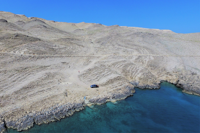 am, kjer ni glasbe, vreščanja turistov, boja za kvadratne centimetre na prenatrpani plaži, kjer ni zasoljenih cen čisto vsega, kar je mogoče kupiti, in kjer tišina v tistem trenutku postane nekaj najbolj samoumevnega. | Foto: Gregor Pavšič