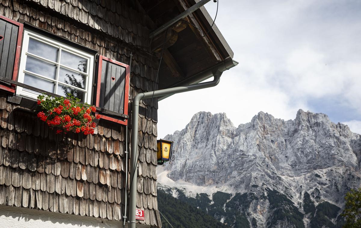 Mihov dom | Zmagovalki osme sezona izbora Naj planinska koča sta Mihov dom na Vršiču (na fotografiji) in Krekova koča na Ratitovcu.  | Foto Bojan Puhek