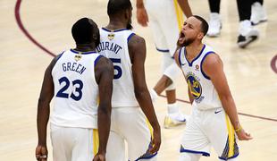 Golden State Warriors od naslova loči le še zmaga, 43 točk Duranta