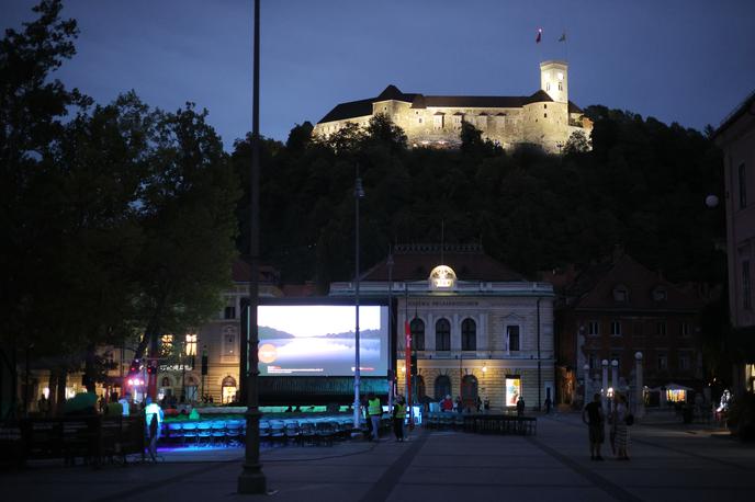 Letni kino na Kongresnem trgu | Projekcije, katerih ogled je brezplačen, se bodo ob vsakem vremenu začenjale ob 21. uri. | Foto Daniel Novakovič/STA