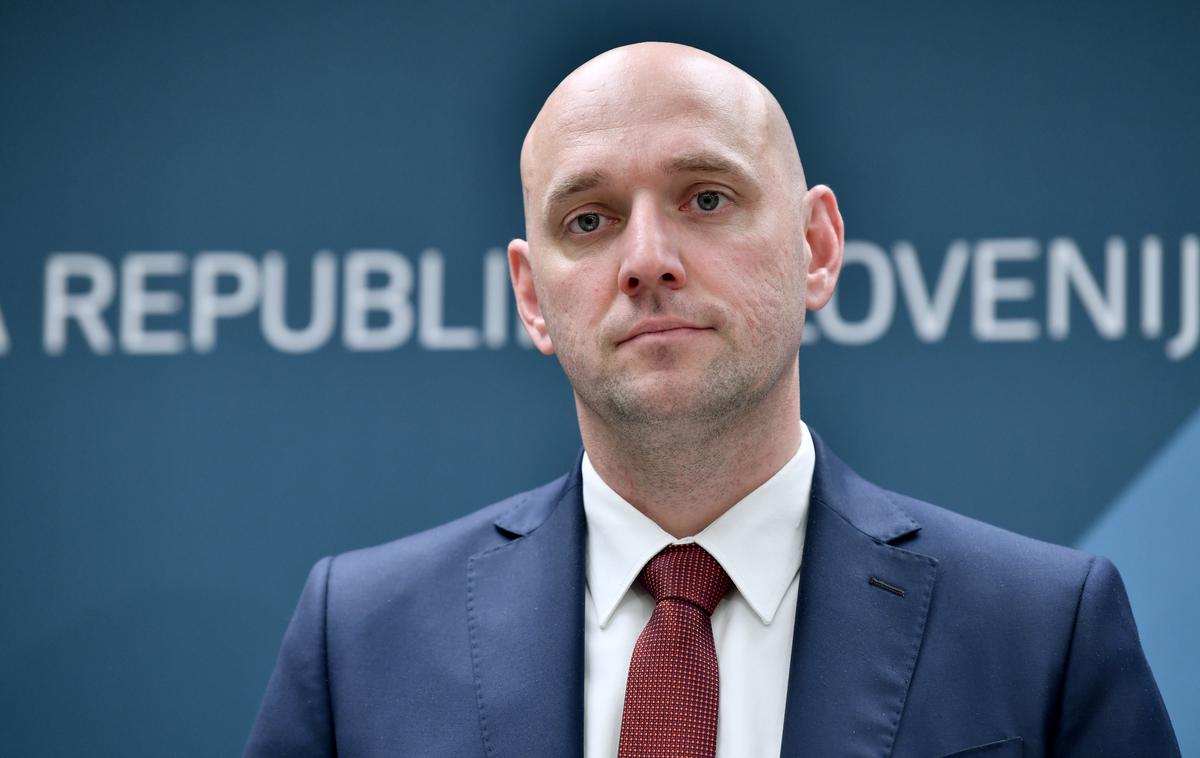 Simon Zajc | Minister za okolje Simon Zajc pripravlja novo uredbo za podjetja v dejavnosti ravnanja z odpadki. | Foto STA