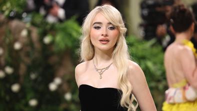 Igralka in pevka Sabrina Carpenter se je pošalila na račun Leonarda DiCapria