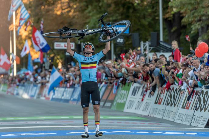 Remco Evenepoel | Takole se je drugega naslova svetovnega prvaka razveselil Remco Evenepoel. | Foto Getty Images