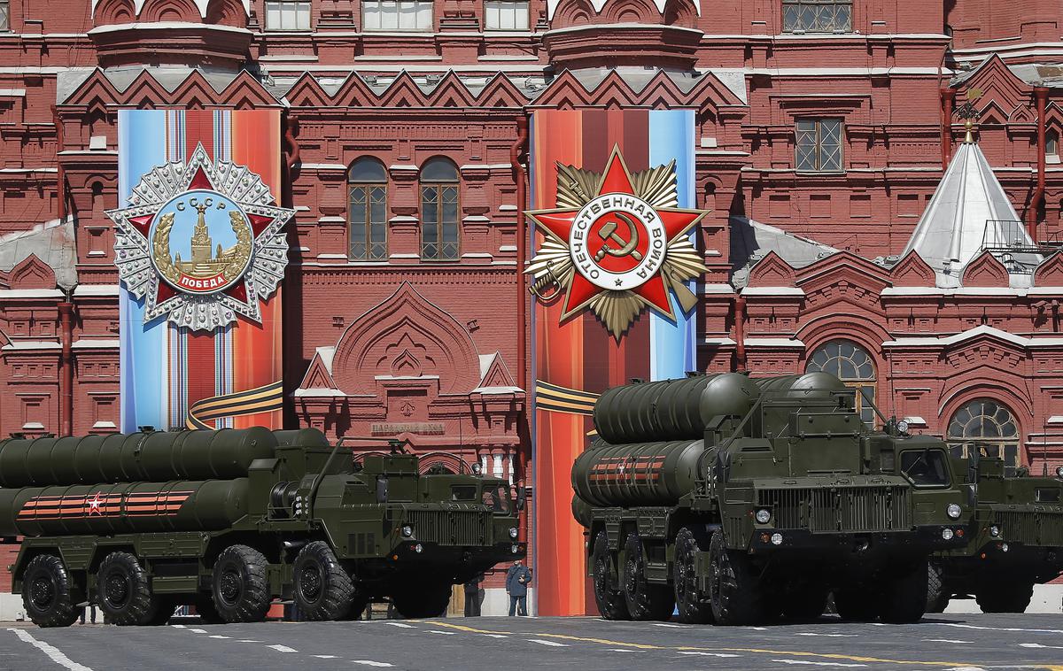 S-400 | Strokovnjaki sistem S-400, ki je namenjen prestrezanju sovražnikovih letal in raket, opisujejo kot enega najnaprednejših protizračnih sistemov. | Foto Reuters