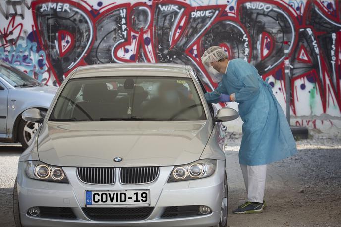 Testiranje za koronavirus. koronavirus, koronavirus splošno covid-19 | Na Metelkovi ulici v Ljubljani je vzpostavljen tako imenovan drive-in sistem jemanja brisov. | Foto Bojan Puhek