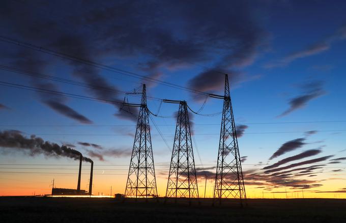 "Oskrba z energenti, snovmi torej, ki jih znamo tako preobraziti, da energetske transformacije uporabimo za življenje, je temelj človeške civilizacije." | Foto: Reuters