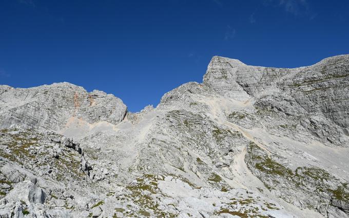 Pogled z Dovških vratc na Stenar (desno), Stenarska vratca in Križ (levo) | Foto: Matej Podgoršek