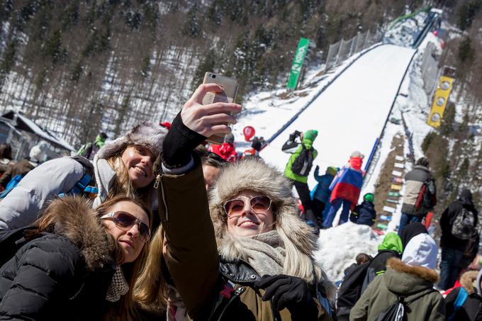 Le kdo si ne bi privoščil spominske fotografije z nepozabnega obiska v Planici? | Foto: Urban Urbanc/Sportida