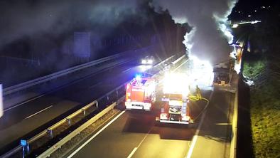 Zaradi požara tovornega vozila zaprta štajerska avtocesta #video