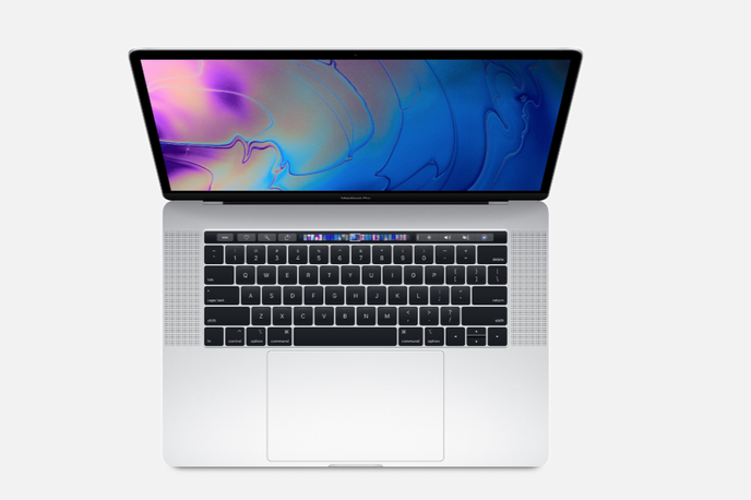 MacBook Pro 2018 | Lastniki nekaterih Applovih računalnikov MacBook Pro bodo morali zamenjati akumulator svoje naprave, preden bodo lahko v ZDA z njo vstopili na potniško letalo. | Foto Apple