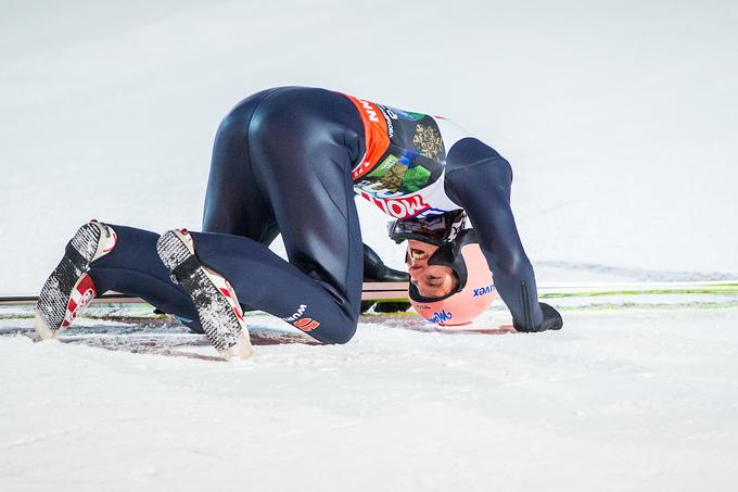 Pred dvema letoma je kot zadnji ostal brez mesta v nemški ekipi na domačem SP v poletih v Oberstdorfu, zdaj slavi največji individualni uspeh. | Foto: Vid Ponikvar