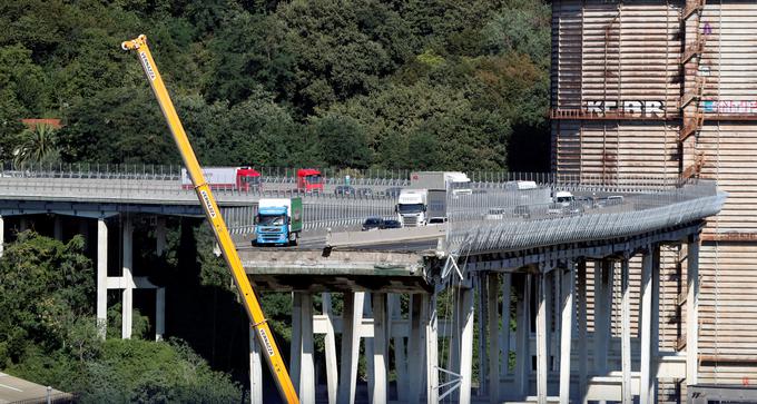 Število pogrešanih so znižali, potem ko so se nekateri, ki so veljali za pogrešane, javili svojim družinam. | Foto: Reuters