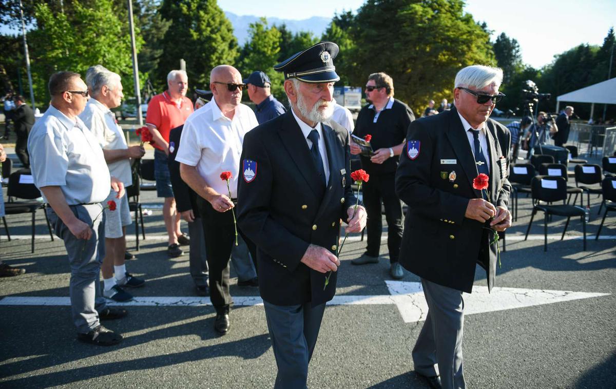 Osrednja slovesnost ob dnevu policije in 30-letnici njenega delovanja v | Ob dnevu policije in 30-letnici bojev je na Holmcu zvečer potekala slovesnost, na kateri so govorniki predsednik republike Borut Pahor, minister Aleš Hojs in generalni direktor policije Anton Olaj poudarili pomen in dosežke policije ter izzive, ki jo čakajo v prihodnje. | Foto Nebojša Tejić/STA