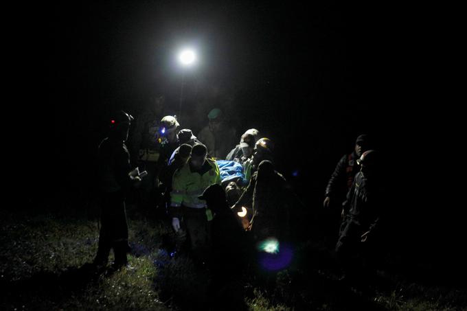 Zadnjega od preživelih, nogometaša Neta, so našli osem ur po nesreči. | Foto: Reuters