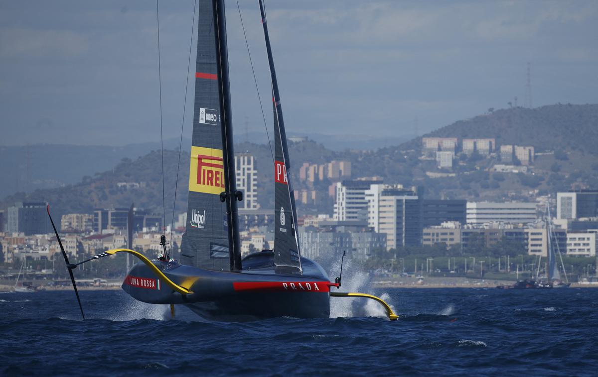 Luna Rossa, Pokal Amerike | Luna Rossa je danes dobila prvo regato finala pokala izzivalcev Louis Vuitton. | Foto Reuters