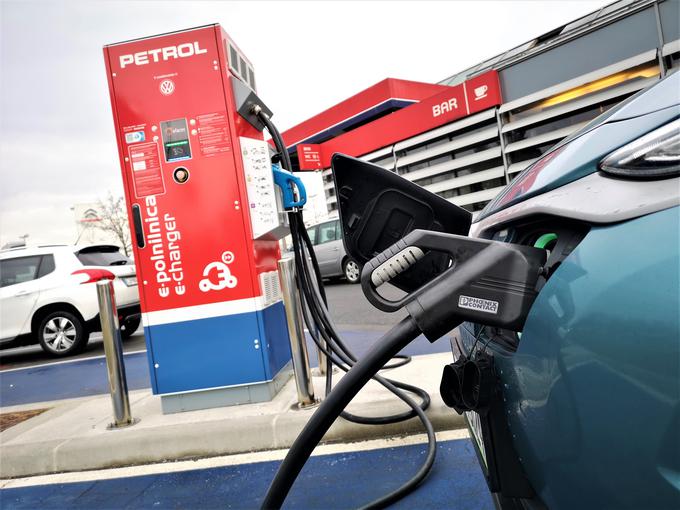 Petrol ceno uporabe svojih "hitrih" polnilnic DC obračunava glede na čas polnjenja, ne na število kilovatnih ur.  | Foto: Gregor Pavšič