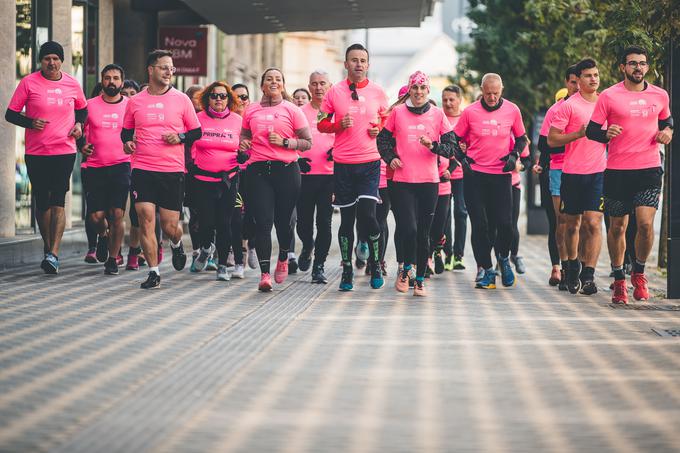 Tudi letos bo na trasi Volkswagen ljubljanskega maratona vse do 28. oktobra potekal Rožnati maraton.  | Foto: Grega Valančič/Sportida