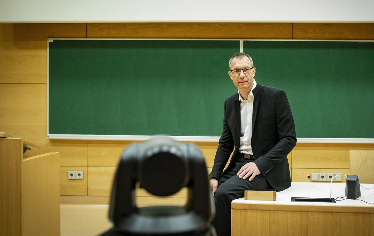 Andrej Kos | Prof. dr. Andrej Kos je predstojnik Laboratorija za telekomunikacije na Fakulteti za elektrotehniko Univerze v Ljubljani. | Foto Ana Kovač