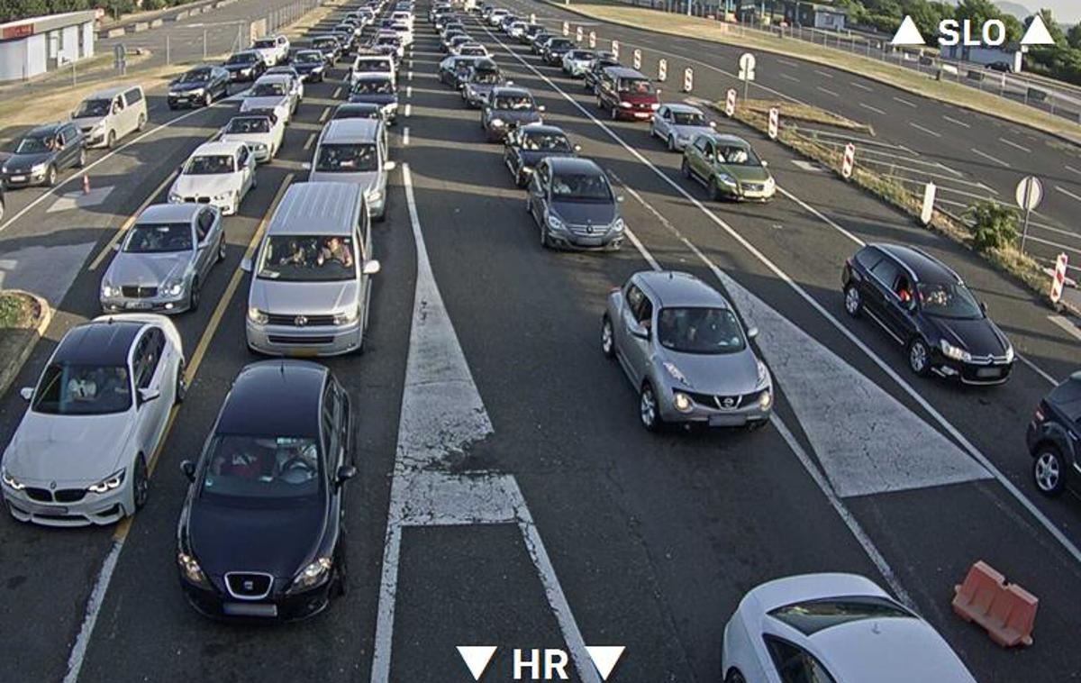 meja gruškovje | Že danes in tudi ob koncu tedna bo na mejnih prehodih proti morju spet gneča. (Foto: HAK, PIC)