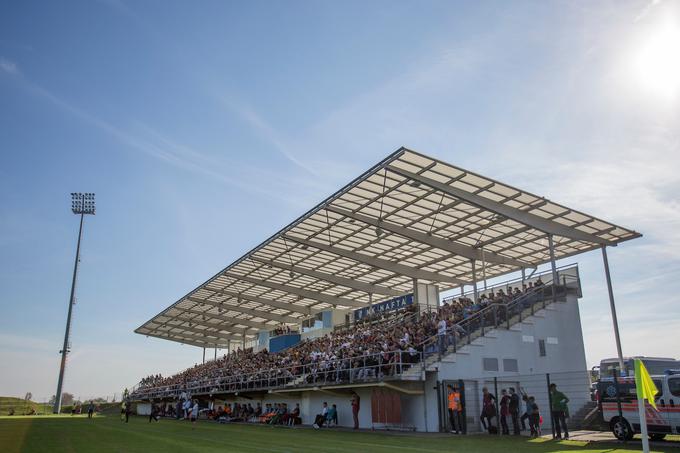 Mlade upe je na delu spremljala skoraj polna osrednja tribuna lendavskega štadiona. | Foto: Urban Urbanc/Sportida