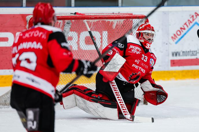 HDD Jesenice | Jeseničani so v Italiji izgubili s "teniškim" rezultatom 1:6. | Foto Aleš Fevžer