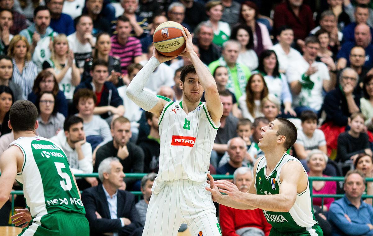 Krka vs Petrol Olimpija liga ABA | Košarkarji Petrola Olimpije so na odločilni tekmi za obstanek v ligi ABA klonili pri Krki, ki ima kot edini slovenski predstavnik zagotovljeno mesto v ligi ABA v prihodnji sezoni. | Foto Vid Ponikvar