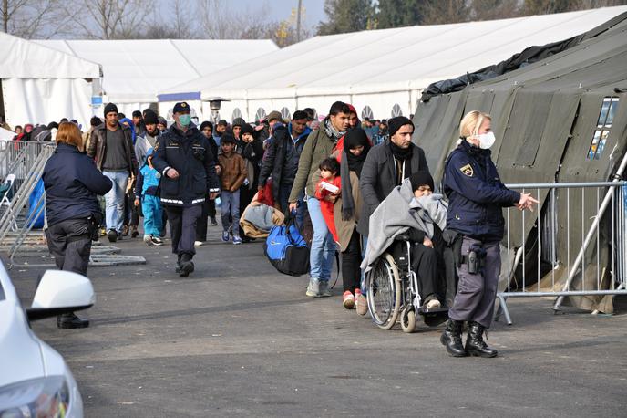 Begunci na Dobovi | Foto STA