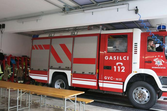 gasilci | Gasilci so pogasili požar in prezračili prostore.  | Foto STA