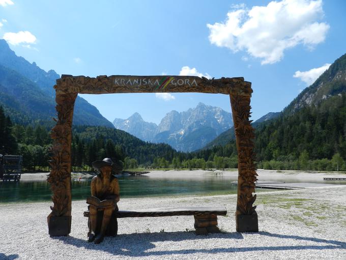 Lani so postavili še fotookvir, ki uokvirja naravno kuliso gora. | Foto: Arhiv Turizem Kranjska Gora, foto: Nataša  Makovec