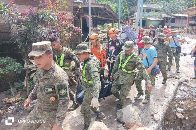 Plaz na Filipinih | Plaz se je sprožil v torek zvečer na goratem območju blizu rudnika zlata v kraju Maco v pokrajini Davao de Oro na otoku Mindanao. | Foto Reuters