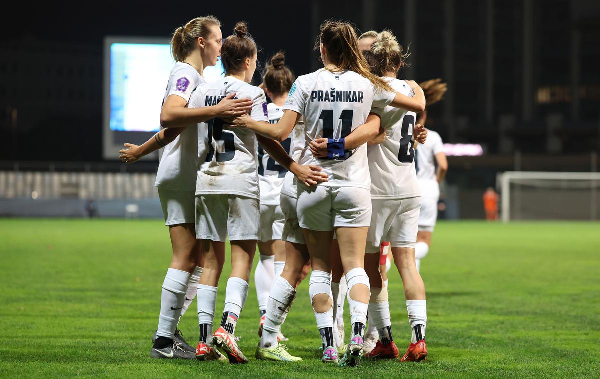 slovenska ženska nogometna reprezentanca | Slovenke se bodo v pomlajeni zasedbi do konca leta pomerile še s Hrvaško. | Foto Aleš Fevžer