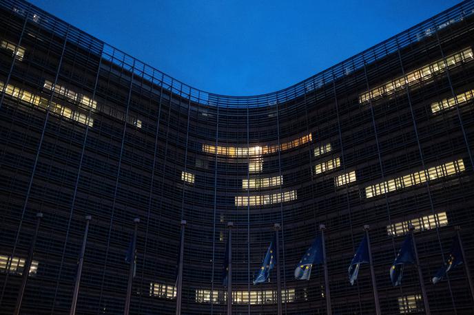 Palača Berlaymont | V Sloveniji ima pozitivno mnenje o EU 47 odstotkov vprašanih, pozitivno podobo o Evropskem parlamentu pa 29 odstotkov. Na fotografiji: palača Berlaymont v Bruslju, kjer ima sedež Evropska komisija. | Foto Guliverimage