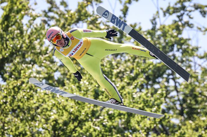 Dawid Kubacki | Skok Dawida Kubackega bi se zaradi Poljakove pozabljivosti lahko končal nesrečno, a jo je 32-letnik dobro odnesel. | Foto Sportida