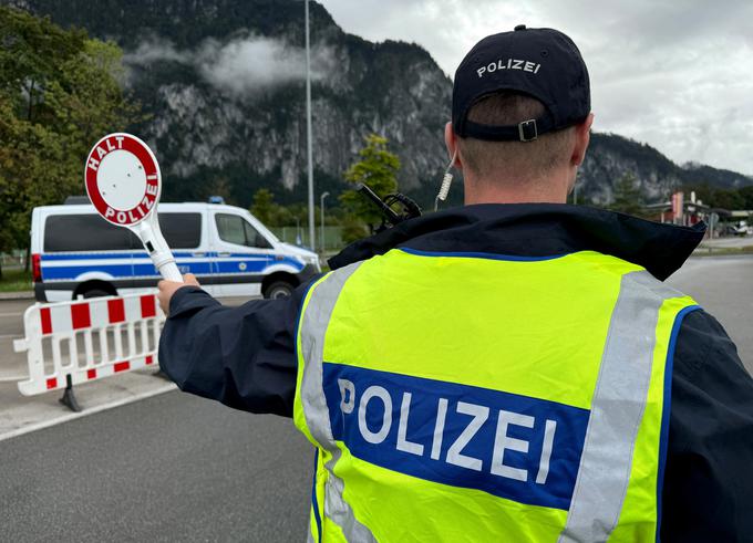 Še posebej problematične se Junckerju zdijo stacionarne mejne kontrole. | Foto: Reuters