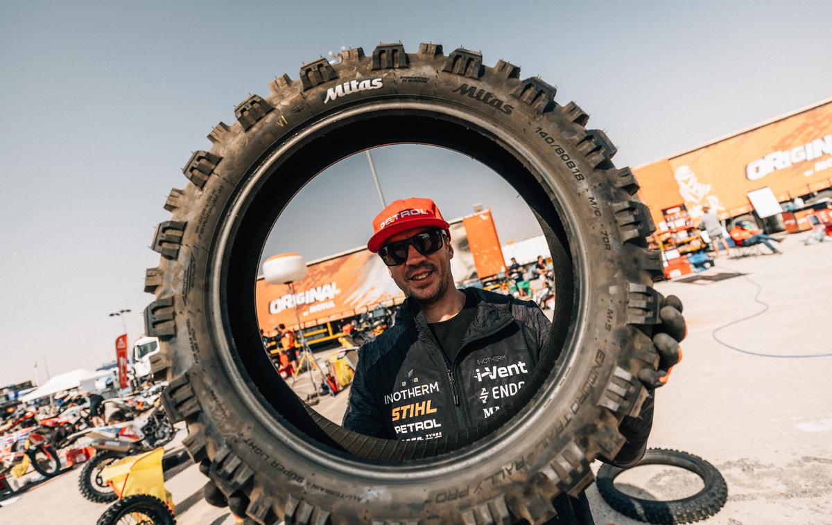 Dakar 2024 Simon Marčič | Toliko težav, a Simonu Marčiču to volje ne vzame. | Foto Denis Janežič