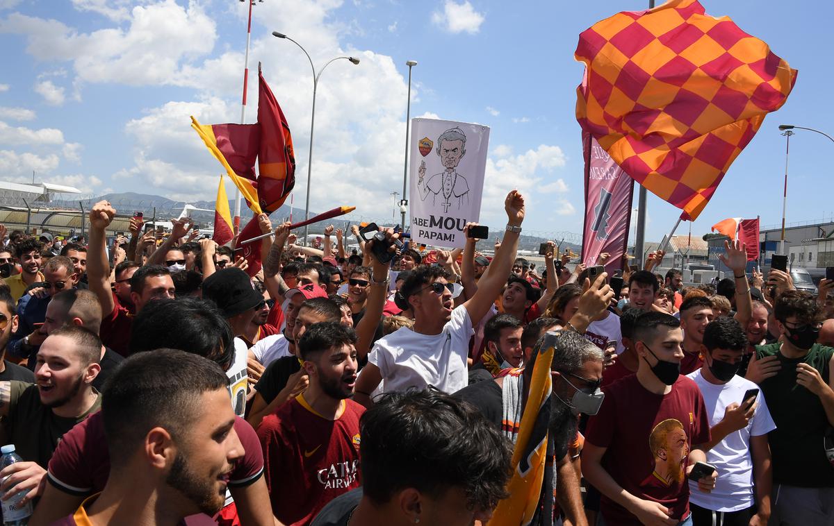 Roma Navijači Mourinho | Navijači Rome so navdušeni, ker bo sinove volkulje vodil Jose Mourinho. | Foto Reuters