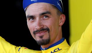 Alaphilippe po izjemni vožnji spet v rumenem, Thomas na tleh #video