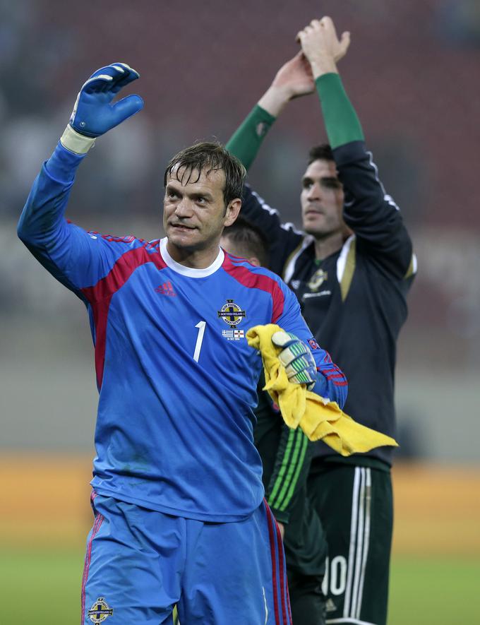 Roy Carroll, ki je proti Sloveniji branil pri 39 letih in ubranil 11-metrovko Milivoju Novakoviću, je v bogati karieri branil tudi za Manchester United, West Ham in Olympiakos Pirej.  | Foto: Guliverimage