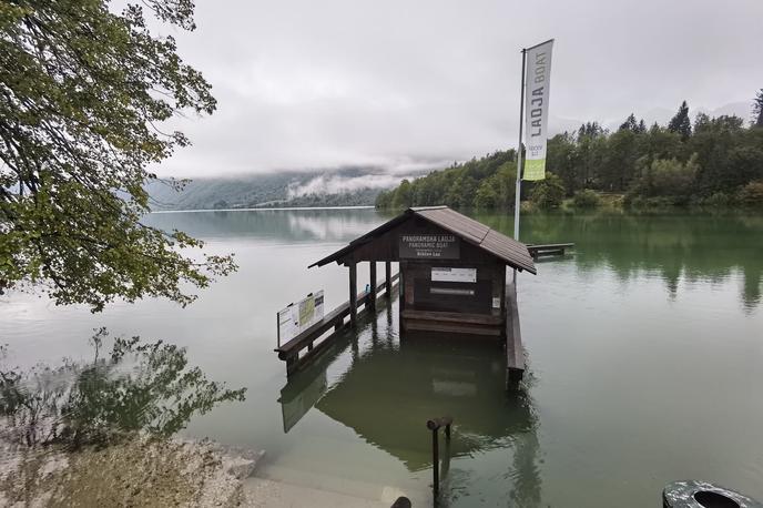 Bohinjsko jezero | Bohinjsko jezero je po močnem deževju ponoči močno naraslo. | Foto Neurje.si