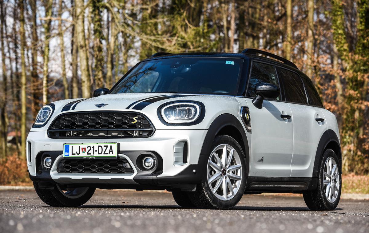 Mini countryman | Sprednji del ohranja podobo slavnega predhodnika, zato sta žarometa vsaj približno okrogla, vetrobran pa ohranja bolj pokončno držo. | Foto Gašper Pirman