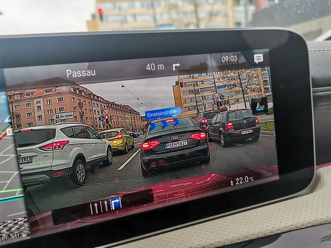 Pametna in izredno praktična zasnova navigacijske naprave. | Foto: Gašper Pirman