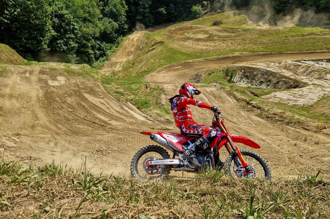 Takole že mesec dni na motorju v domačem Tiga243Landu trenira prvak Tim Gajser. | Foto: Matej Podgoršek