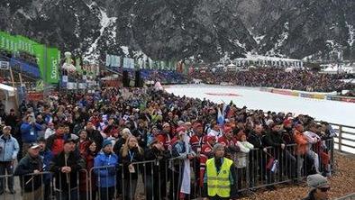 Planica se je polnila že zgodaj zjutraj